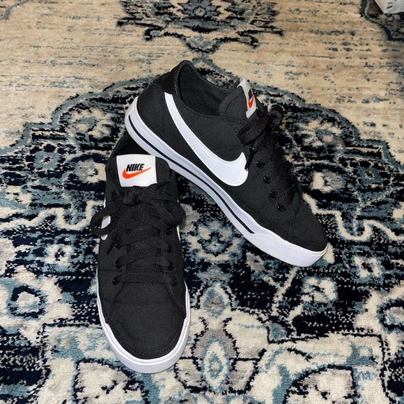 Black Nike Canvas - Picture 2 of 10